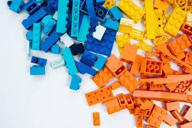 Moskova, Rusya - 24 Eylül 2019: Lego blokları - plastik inşaat oyuncak