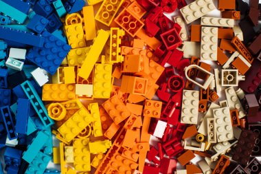 Moskova, Rusya - 24 Eylül 2019: Lego blokları - plastik inşaat oyuncak