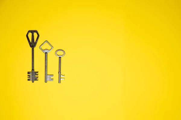 Keys on yellow background. Minimal creative style — Stock Photo, Image