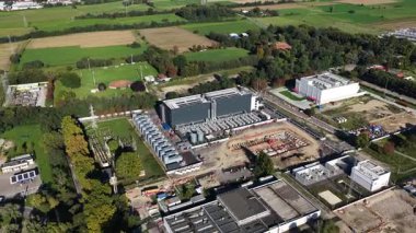 Milan veri merkezi kampüsü, İHA görüntüleri, Milan 4 veri merkezi kampüsünün yeni inşaatı, bulut pazarı, fiber bağlantı. Hava görünümü.