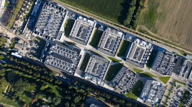 Milan veri merkezi 04, konaklama ve konaklama. Bilgi işlem ve veri altyapısı. Kampüsün hava aracı fotoğrafı..