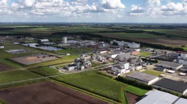 Ter Apelkanaal, Groningen Eyaleti, Hollanda, 21 Eylül 2025: Yiyecek, hayvan yemi, kağıt, inşaat, tekstil ve yapışkan ürünler için patates nişastası ve patates proteinine dayalı ürünler üreten Avebe global şirketi