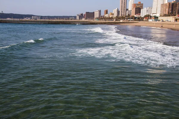 Oteller ve Konut Binaları ile Durban Beach Sığlıkları — Stok fotoğraf