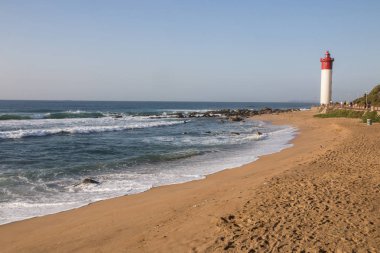 Ayak İzi PlajUmhlanga Deniz Feneri kadar lider