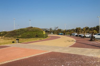 Durban Güney Afrika sahilinde yaya geçidi inşa edilmiş.