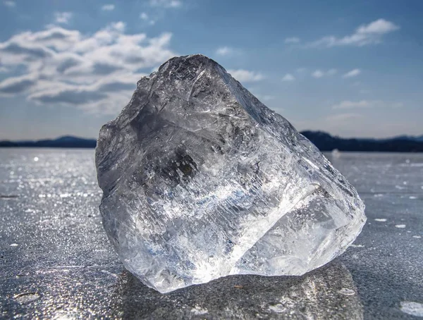 Glänzendes Gebrochenes Eis Schimmert Schön Die Sonnenstrahlen Spielt Licht Und — Stockfoto