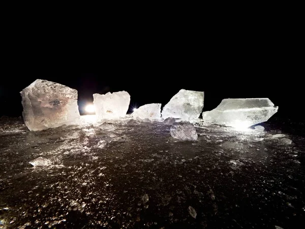 Řez Ledu Rozdrcené Kostky Osvětlená Silné Podsvícení Tiché Zátoce Plochou — Stock fotografie