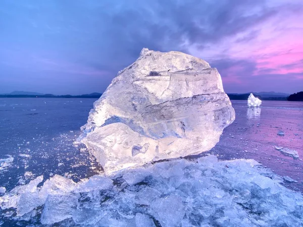 Vue Détaillée Dans Une Glace Avec Des Rayures Profondes Des — Photo