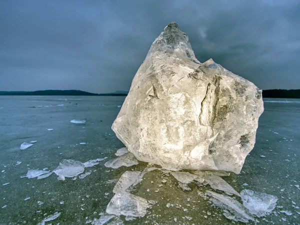 Blocos Gelo Brilhante Neve Costa Floes Gelo Esmagado Durante Noite — Fotografia de Stock