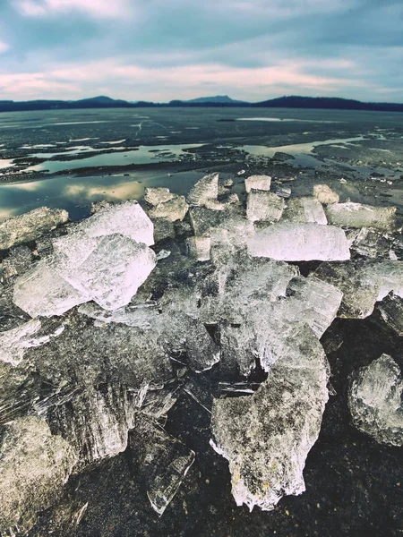 Pedaços Gelo Natural Claro Lago Congelado Vista Muito Perto Refeição — Fotografia de Stock