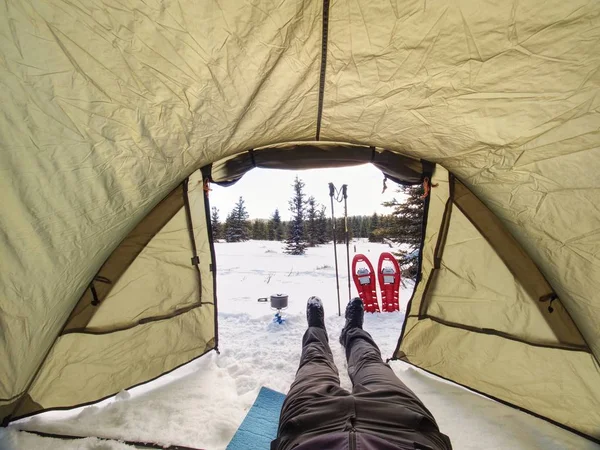 Descanso Tienda Campaña Durante Invierno Senderismo Vista Desde Interior Carpa — Foto de Stock