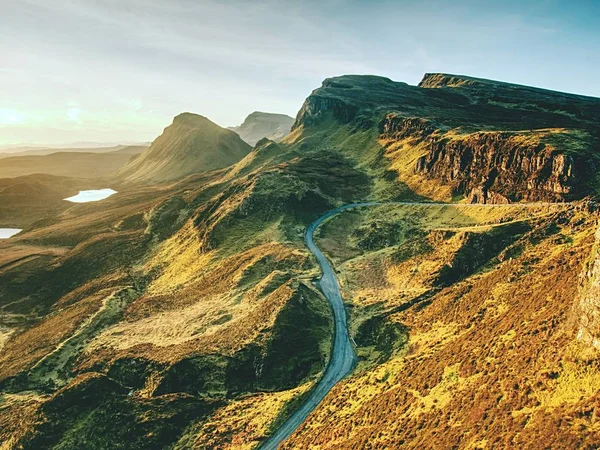 Slunečné Ráno Quiraing Horách Kopcovitá Krajina Isle Skye Skotská Vysočina — Stock fotografie