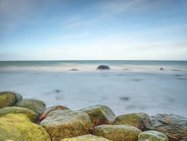 Pemandangan Laut Liburan Musim Panas Romantis Pagi Laut Batu Batu — Stok Foto