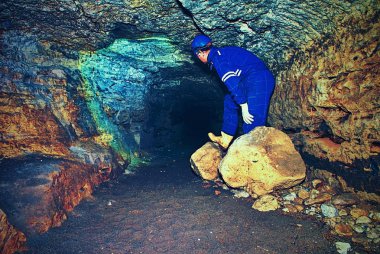 Savunma için inşa yeraltı geçişleri girişi. Kuru kumtaşı tünel, adam işçi yeraltı koruyucu Suite 