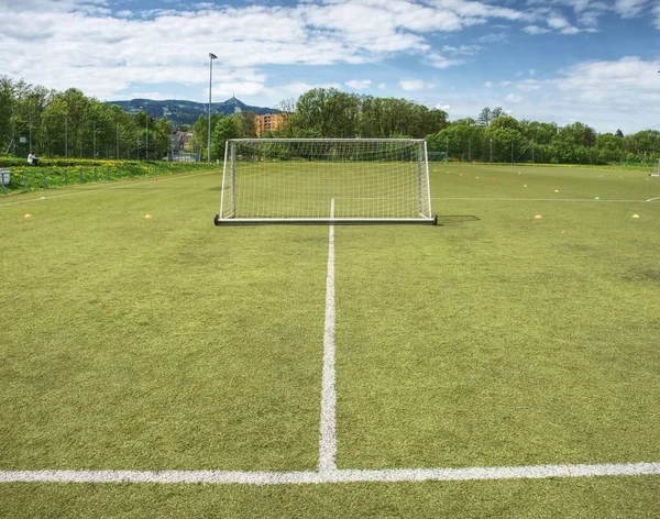Футбольный Гол Летом Пустые Тренировочные Ворота Классического Фотобала Зеленой Травяной — стоковое фото