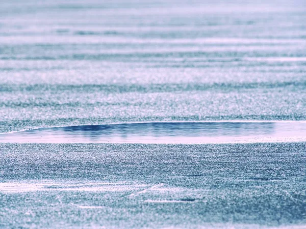 Gelo Fendas Gelo Superfície Lago Congelado Foco Embaçado Abstrato Textura — Fotografia de Stock