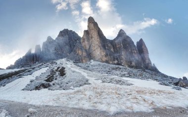 Alp Tre Cime di Lavaredo Masifi muhteşem manzarası. Konumu Milli Parkı, Dolomiti South Tyrol, İtalya, Europe.