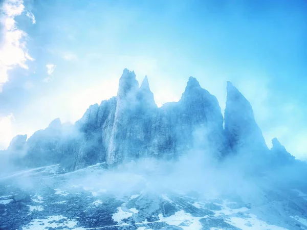 Tre Cime di Lavaredo güneşli Nisan akşamları görüntülemek etrafında tur üzerinden batımında, dolomit Alps İtalya