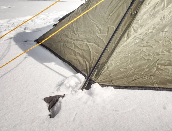 Detalj Camping Tält Förankrad Snö Extrema Vintern Trek Tältpinnar Aluminium — Stockfoto