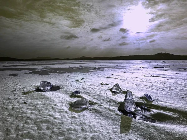 Ice Fragment Frusen Sjö Vattennivån Isen Uppdelade Shinning Ojämna Bitar — Stockfoto