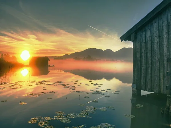 Amazing Misty Morning Lake Typical Old Wooden Dock House Poles — Stock Photo, Image