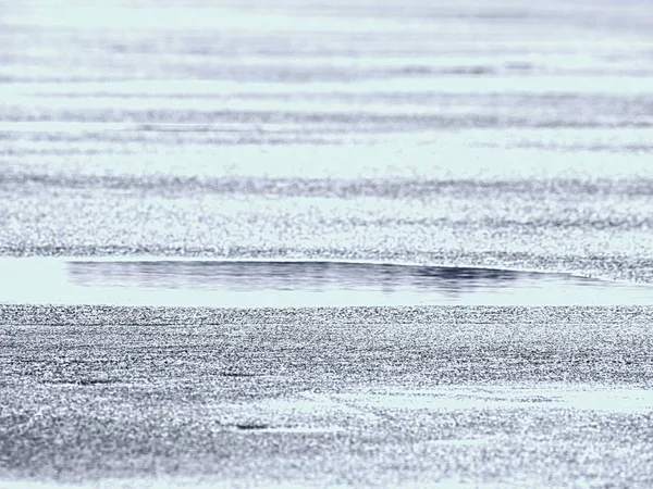 Düzeyde Donmuş Gölün Buz Gibi Çatlaklar Yansıtma Soyut Bulanık Odak — Stok fotoğraf