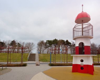 Zingst ermany - 25 Ocak 2018: deniz feneri, çocuklar için cazibe olarak denizde mesire, Darss Yarımadası, Fischland-Darss-Zingst, Almanya