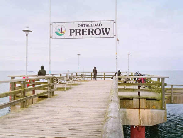 Prerow Alemanha Junho 2018 Pescador Ponte Marítima Madeira Toupeira Típica — Fotografia de Stock