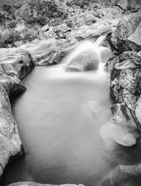 Cascades Multiples Sur Rivière Brittle Avec Nombreuses Piscines Froides Nageables — Photo