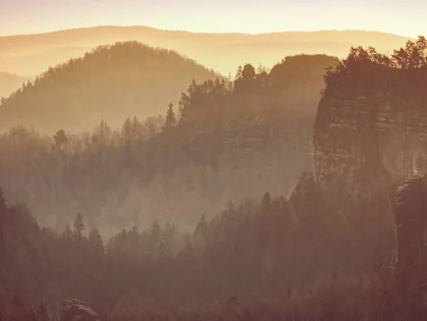 Misty Awaking Beautiful Fairy Valley Sun Horizon Peaks Rocks Cut — Stock Photo, Image