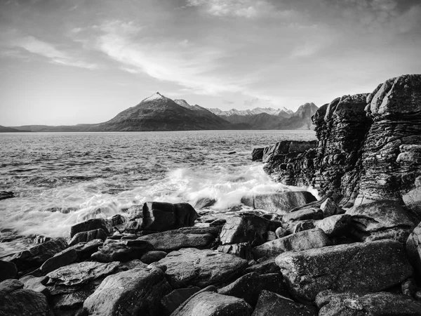 Kväll Loch Scavaig Med Cuillins Berg Varm Solnedgång Belysning Isle — Stockfoto