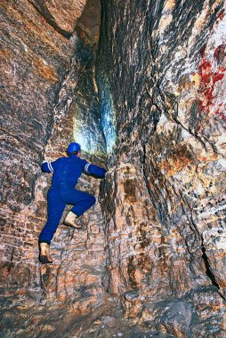 Savunma için inşa yeraltı geçişleri girişi. Kuru kumtaşı tünel, adam işçi yeraltı koruyucu Suite 