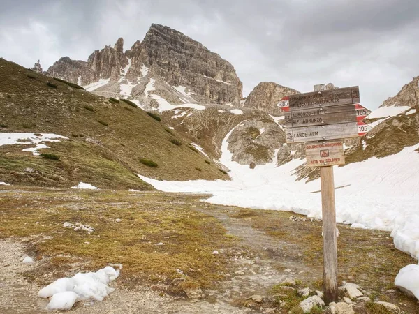 Houten Bord Padtekst Trekking Bergen Van Dolomieten Tre Cime Lavaredo — Stockfoto
