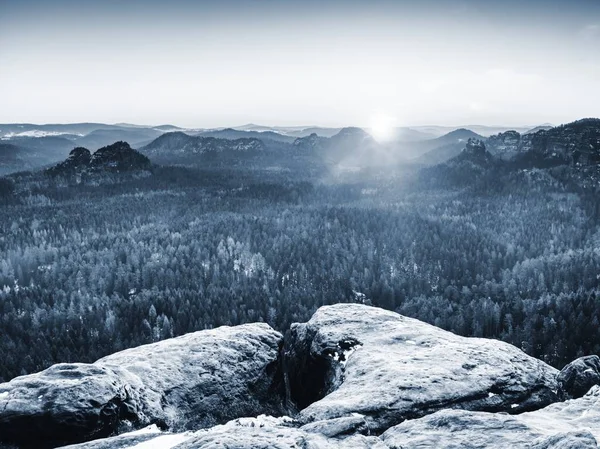 View Rock Far Horizon Light Rays Lens Flare Effect Real — Stock Photo, Image