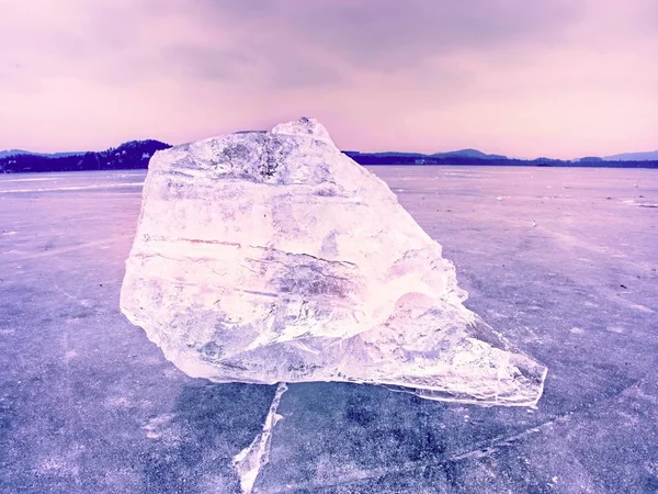 Blocchi Ghiaccio Viola Chiaro Blu Oon Sfondo Naturale Con Dettagliate — Foto Stock