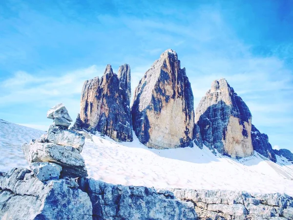 Pedras Cascalho Empilhar Abaixo Cume Montanha Alpina Trilha Primavera Torno — Fotografia de Stock