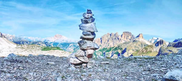 Pedras Cascalho Empilhar Abaixo Cume Montanha Alpina Trilha Primavera Torno — Fotografia de Stock