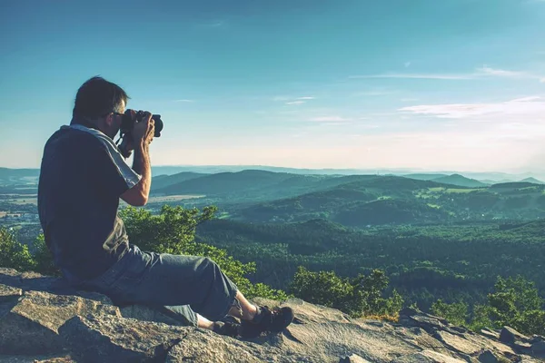 Fotós Fotózni Hiteles Szabadtéri Őszi Táj Által Nagy Dslr Fényképezőgép — Stock Fotó