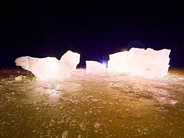 Θρυμματισμένο Πάγο Τοποθέτηση Ψυχρού Σπασμένα Παγωμένη Επιφάνεια Πρώτο Πλάνο Και — Φωτογραφία Αρχείου