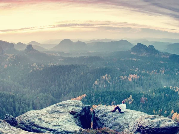 Sit Peak Tired Out Tourist Has Reached Rocky Peak Mountain — Stock Photo, Image