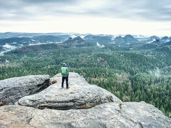 Hiker Watching Mist Horizon Hiker Silhouette Watch Person Standing — Stock Photo, Image