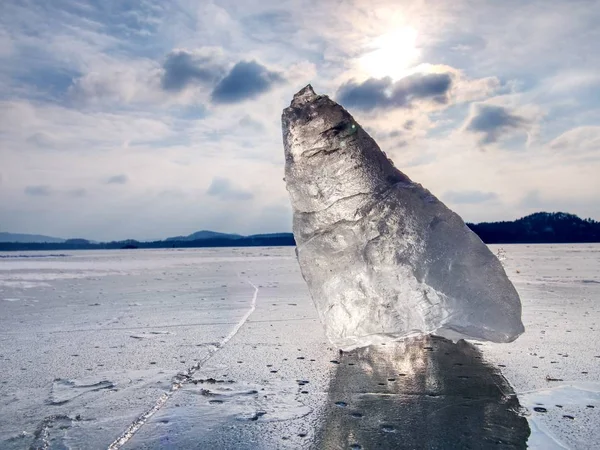 Iceberg Pezzo Ghiaccio Grande Floe Ghiaccio Affilato Che Rotto Ghiacciaio — Foto Stock