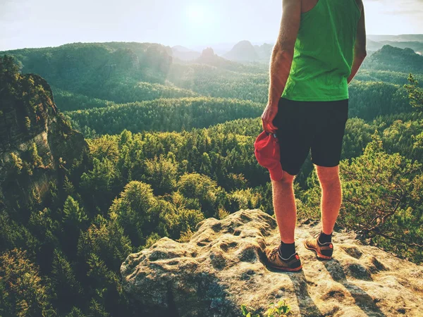 Corridore Alto Single Verde Pantaloni Neri Ragazzo Impavido Limite Picco — Foto Stock