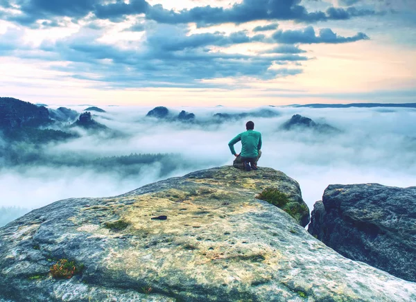 Travel Photographer Man Taking Nature Video Mountain Lookout Hiker Tourist — Stock Photo, Image