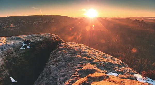 Modrá Jarní Svítání Rozmrazování Posledního Sněhu Pískovcové Skály Nad Hluboké — Stock fotografie