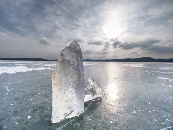 氷河氷棚の部分 自由に開いて海の水に浮かぶ氷 — ストック写真