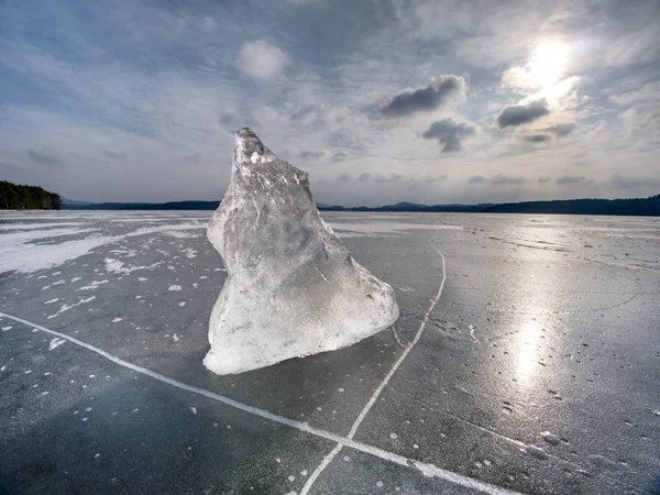 Derretimento Pedaços Gelo Grosso Mar Congelado Sol Quente Começou Degelo — Fotografia de Stock
