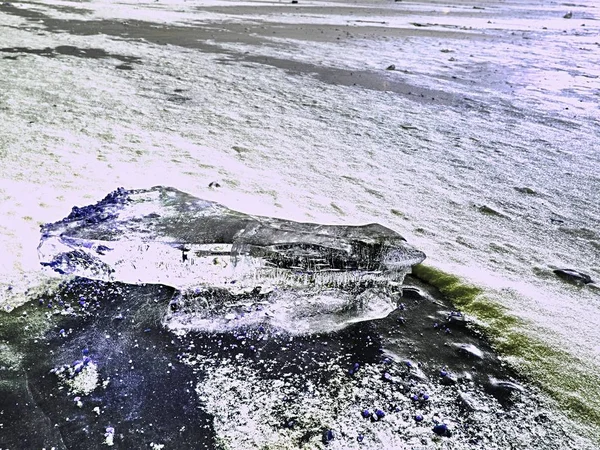 Красочный Кусочек Льда Вечерним Полярным Солнцем Абстрактный Ледяной Фон — стоковое фото