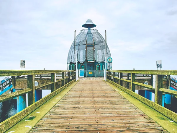 Sellin Alemania Enero 2018 Muelle Histórico Con Góndola Buceo Una —  Fotos de Stock