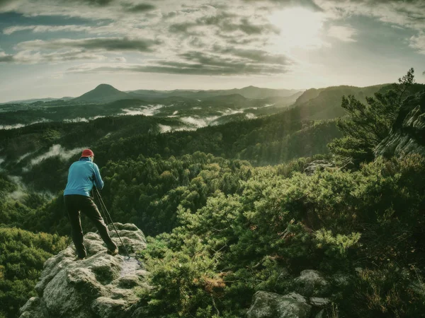 Silhouette Fotografo Lavoro Durante Tramonto Fotografo Viaggiatore Che Utilizza Una — Foto Stock